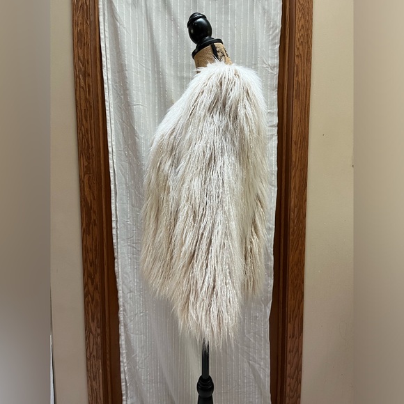 Zara Ivory Fur Jacket size M - Picture 3 of 9